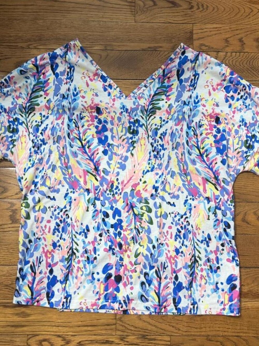 Emery Rose multicoloured floral v-neck shirt Size M #floral #summer